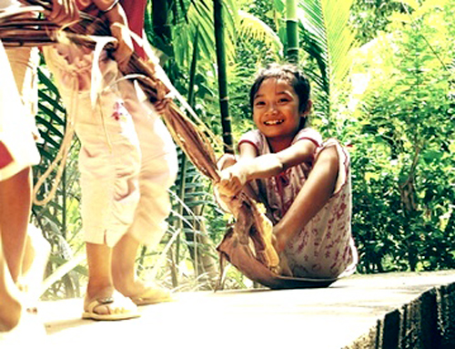 Kéo mo cau, là trò chơi mà các bé đều thích.