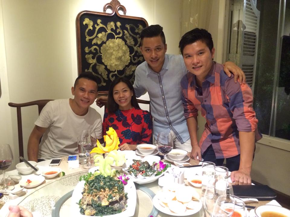 Tuấn Hưng liên hoan hậu live show vừa diễn ra cũng ca sĩ Tú dưa.