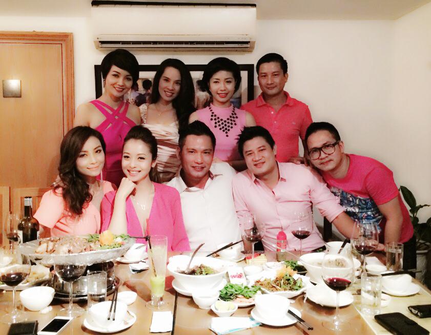 Vợ chồng Jennifer Phạm dự bữa tiệc "Pink Party" cũng diễn viên Mai Thu Huyền.