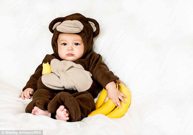 Cậu anh Skyler hóa thành chú khỉ khi còn nhỏ.