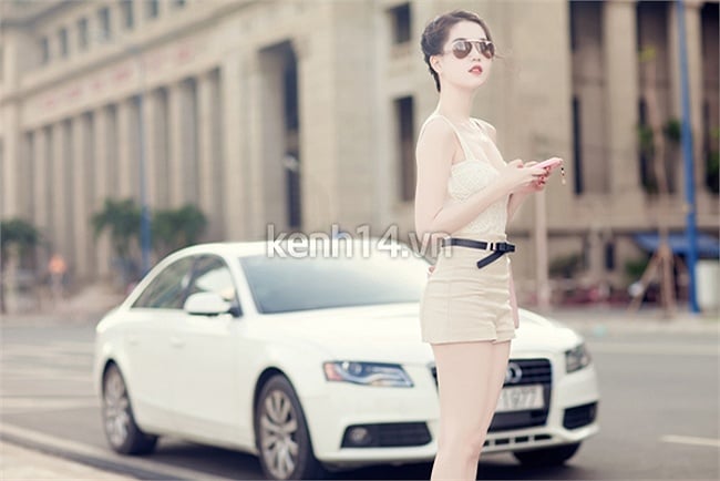 Trong ảnh là chiếc Audi A4, có giá trị khoảng 1,5 tỷ Ngọc Trinh sắm cuối năm 2012.