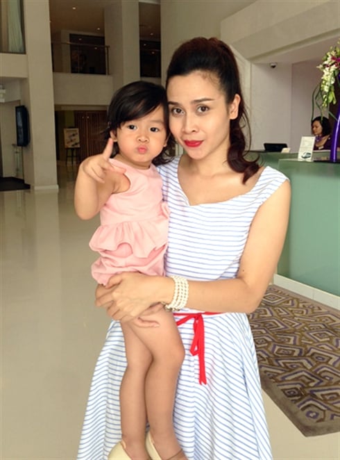 Bé Mina - tên gọi ở nhà của Khánh Hà và mẹ.