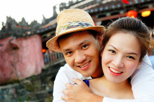Khải Anh - Đan Lê tình tứ bên nhau.