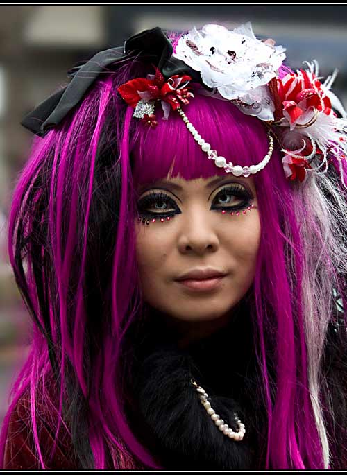 Chẳng hiểu đây là cách trang điểm kiểu gì.