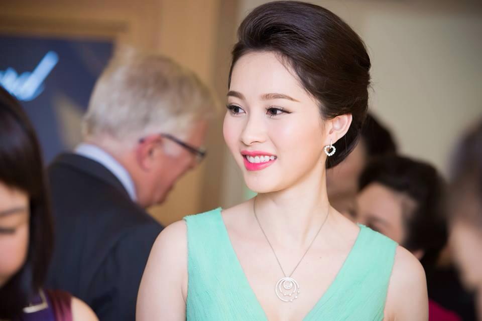 Thu Thảo lúc nào cũng toát lên vẻ đẹp dịu dàng, ngọt ngào của cô gái sông nước miền Tây.