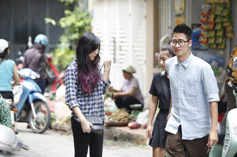 Jvevermind và Mie Nguyễn tới viếng Toàn Shinoda.