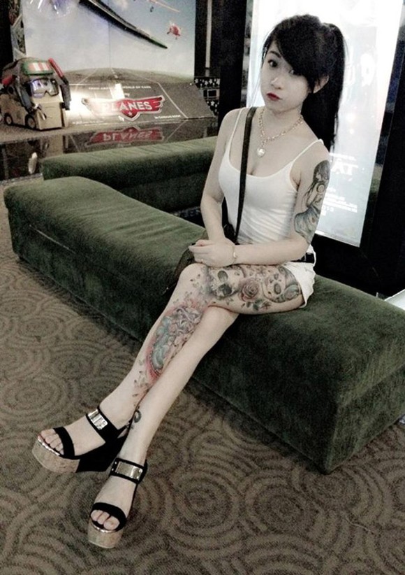 Nhiều cô gái trở thành chủ đề bàn tán của dân mạng vì sở thích xăm hình cá tính và mạnh mẽ. Đinh Nguyệt Cầm sinh năm 1993, là một cô gái nổi tiếng tại Sài thành với những hình xăm đẹp và chiếm nhiều diện tích trên Sh88bet đăng ký miễn phí.