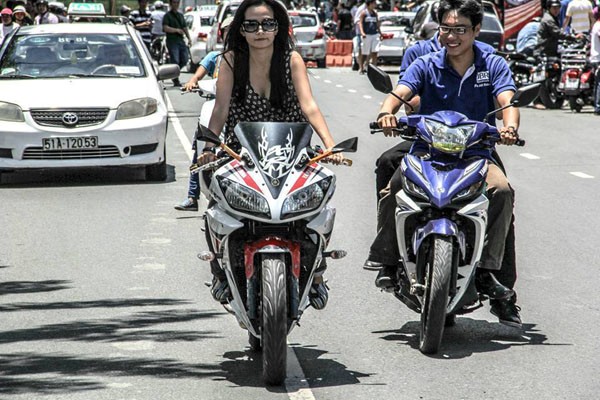 Trước đó, cộng đồng cũng từng điên đảo với những tầm hình như thế này. Họ có thể gây tai nạn trên khi đi trên đường.