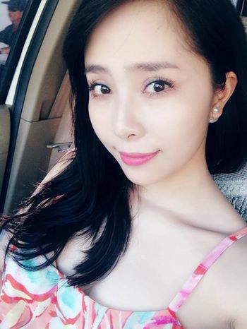 "Cá Sấu chúa" Quỳnh Nga có vẻ buồn về bạn bè "Thỉnh thoảng cũng có những người bạn không ra gì!Thôi thì biết làm sao...."