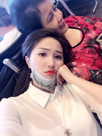 Bảo Thy lưu diễn tại Mỹ nhưng có mẹ đi theo chăm sóc.