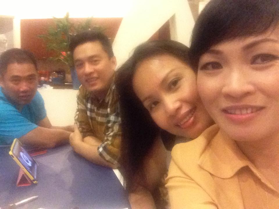 Phương Thanh sau chuyến về thăm quê Thanh Hóa đã quay lại TP. HCM hội ngộ Lam Trường, Cẩm Ly và ông bầu Hữu Minh".