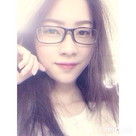 Hoa Hậu Thu Thảo khoe mặt mộc.