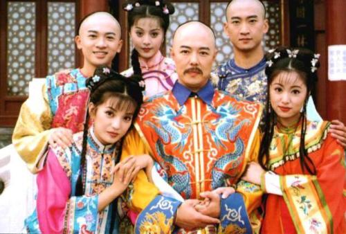 Hoàn châu cách cách... là những bộ phim "gây bão" những năm 1998. Ai đã từng nhịn ăn sáng để dành tiền mua những tấm ảnh sticker dàn diễn viên trong những bộ phim này?