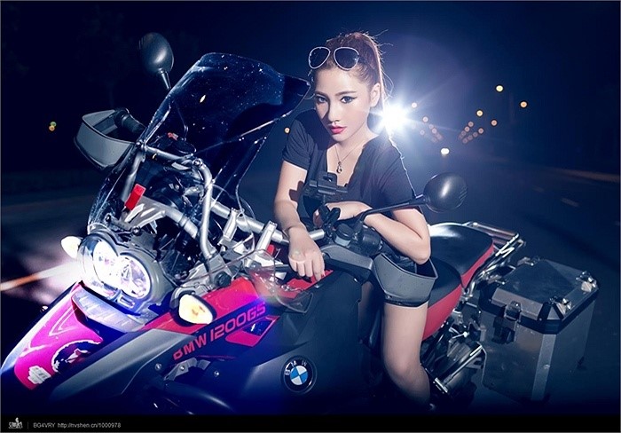 Xe trang bị hệ thống chống bó cứng phanh ABS, hệ thống cân bằng ASC, hai chế độ lái tiêu chuẩn, trong khi 3 chế độ lái sẽ là yếu tố tùy chọn. Giá bán khoảng 16.100 USD tại Mỹ.