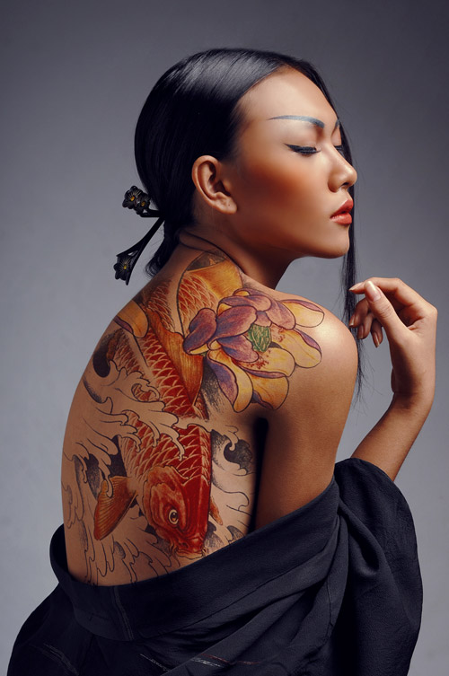 Người mẫu Diệu Huyền cá tính và gợi cảm với hình xăm nghệ thuật art body.