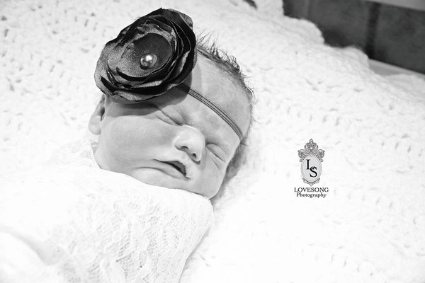 Emily muốn bộ ảnh có thể tạo ra sự đồng cảm của những người đã gặp cảnh ngộ giống như cô.