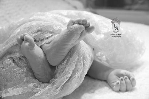 "Chúng tôi vẫn muốn cho mọi người thấy rằng con gái chúng tôi đẹp như thế nào", Emily Stanley - mẹ của em bé xấu số nói.