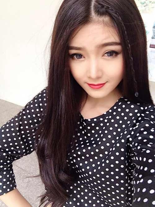 Hot girl Lilly Luta là người từng "lãnh đủ" vì bị viêm mắt do kính áp tròng. Tuy nhiên, không thể phủ nhận cặp kính làm đôi mắt của cô to và sáng hơn.