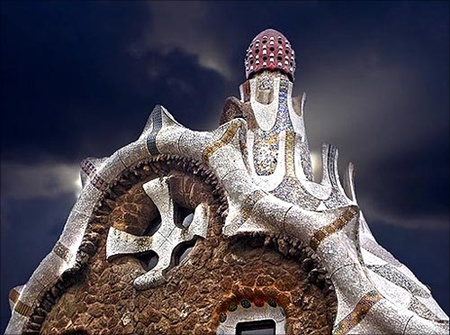 Ngôi nhà cổ tích - Mind House (Barcelona, Tây Ban Nha) được xếp vào danh sách 10 toà nhà sáng tạo nhất thế giới, với 3 tầng và một tầng áp mái.