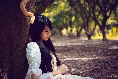 Thậm chí Huyền Trang còn đưa cả những "người bạn" này vào những bức ảnh nghệ thuật của mình.