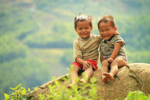 Nụ cười trẻ thơ sao mà đáng yêu đến thế.
