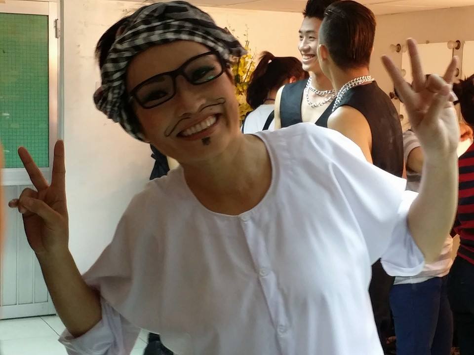 Chị Chanh khá hào hứng với việc sắm vai anh chồng đánh ghen với Lam Trường trên sân khấu.