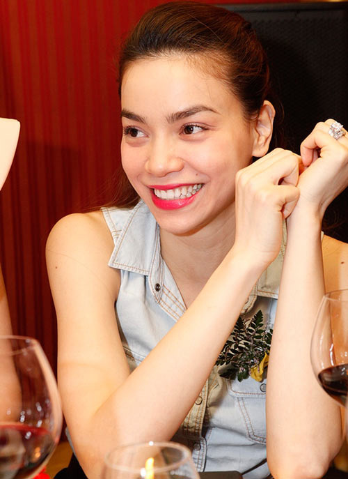 Hồ Ngọc Hà xưa nay vẫn nổi tiếng là một trong những mỹ nữ xinh đẹp nhất của showbiz từ ngoại hình cho đến Mừng SHBET phiên bản mới 2025.