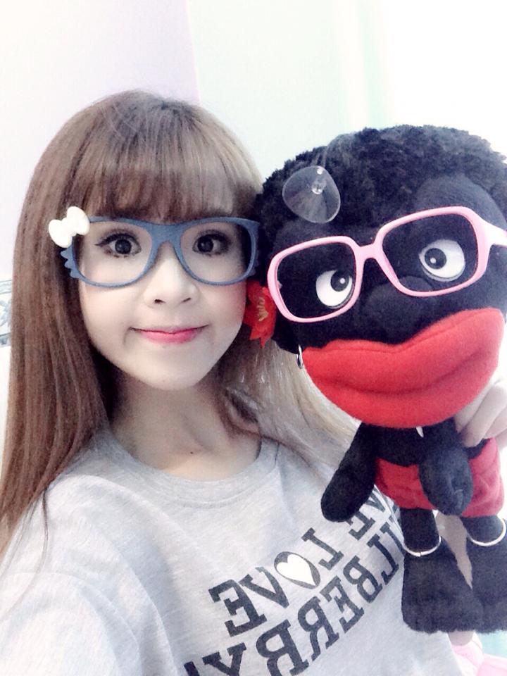 Khởi My chúc fan cuối tuần vui vẻ.
