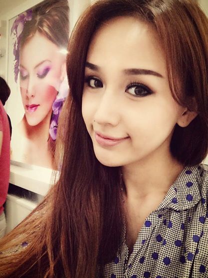 Mai Phương Thúy với khuôn mặt xinh như búp bê.