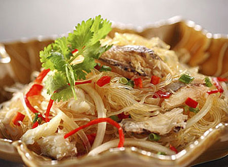 Khi xào nhớ đảo đều tay và liên tục, miến sẽ không bị dính. Vậy là bạn đã được món miến xào ngon cho Shbet111 slot, casino, thể thao, xổ số mà không bị dính chảo.