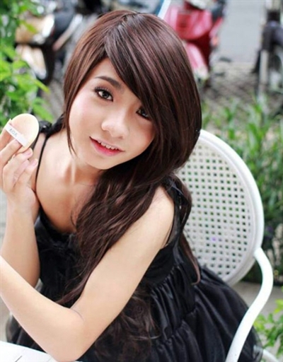 Thái Hoàng Thiên Bảo, sinh năm 1996 khiến nhiều người kinh ngạc khi có những màn hóa gái xinh lung linh.