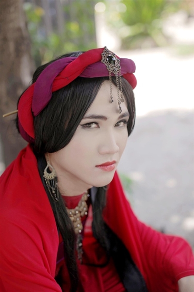 Huỳnh Lập Lờ tên thật là Huỳnh Ngọc Lập, sinh năm 1993, là gương mặt nổi bật của nhóm làm phim Damtv.