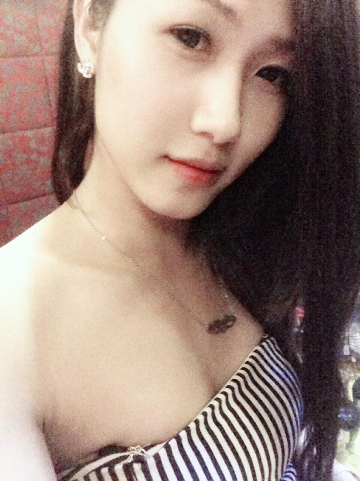 Cô nàng chuyển giới Trâm Anh cũng sở hữu vòng 1 rất gợi cảm.