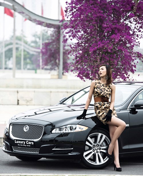 Phiên bản XJL có kích thước dài tổng thể 5.248 mm, rộng 2.111 mm và cao 1.448 mm. Chiều dài cơ sở 3.157 mm. XJL được xếp cùng phân khúc xe thân dài với Audi A8L, BMW 750Li hay Mercedes S500L.