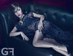 Bộ đồ ren đen xuyên thấu làm giúp tôn lên đường cong Sh88bet đăng ký miễn phí.