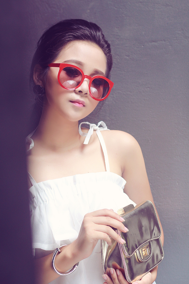 Ở tuổi 16, với gia tài phim truyền hình đáng nể, Tam Triều Dâng tự tin rằng đã đến lúc cô phải trút bỏ vẻ ngây thơ, hồn nhiên của một "diễn viên nhí".