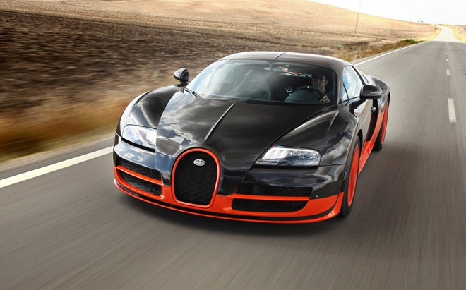 Siêu xe Veyron Super Sport được trang bị khối động cơ W16 quad-turbo, mang lại sức mạnh 1.200 mã lực và mô men xoắn cực đại 1.500 Nm. Siêu xe có thể tăng tốc từ 0-100 km/h trong 2,4 giây. Đây là một trong những siêu xe có giá bán đắt nhất thế giới hiện nay, khoảng 2.25 triệu USD một chiếc.