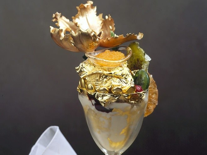 Kem Golden Opulence Sundae - Nhà hàng Serendipity 3, New York, Mỹ (1.000 USD). Không chỉ được làm từ những nguyên liệu hảo hạng, trang trí với lá vàng 23 carat, Shbet0099 cá cược trực tuyến còn được đựng trong ly pha lê và dùng với muỗng vàng 18 carat.