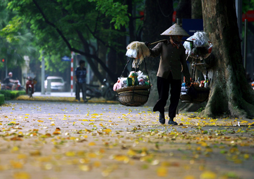 Những người bán hàng rong tạo nên những nét gì đó rất đặc biệt của Hà Nội.