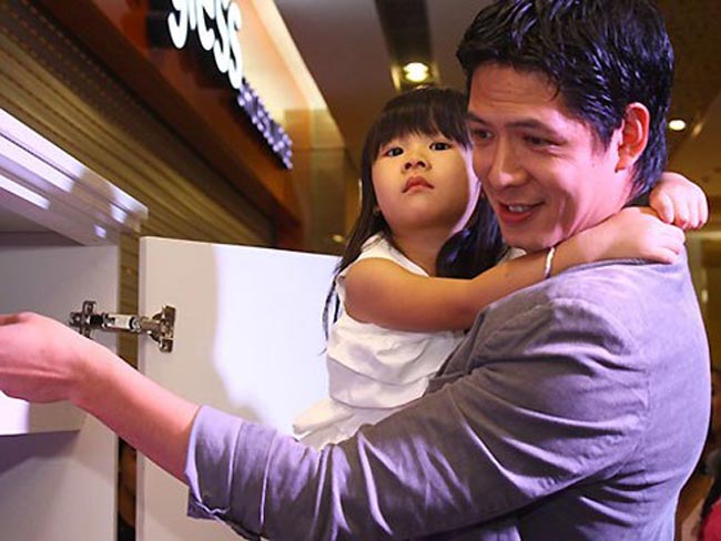 Người đàn ông của Shbet111 slot, casino, thể thao, xổ số.