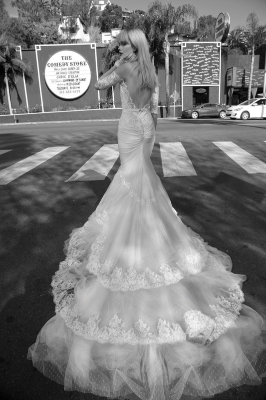 Khác với tinh thần lãng mạn bay bổng của nhà Vera Wang, nhà Inbal Dror lại tôn vinh sự sang trọng quý tộc vừa quý phái, tinh tế lại vừa rực rỡ, phô trường.