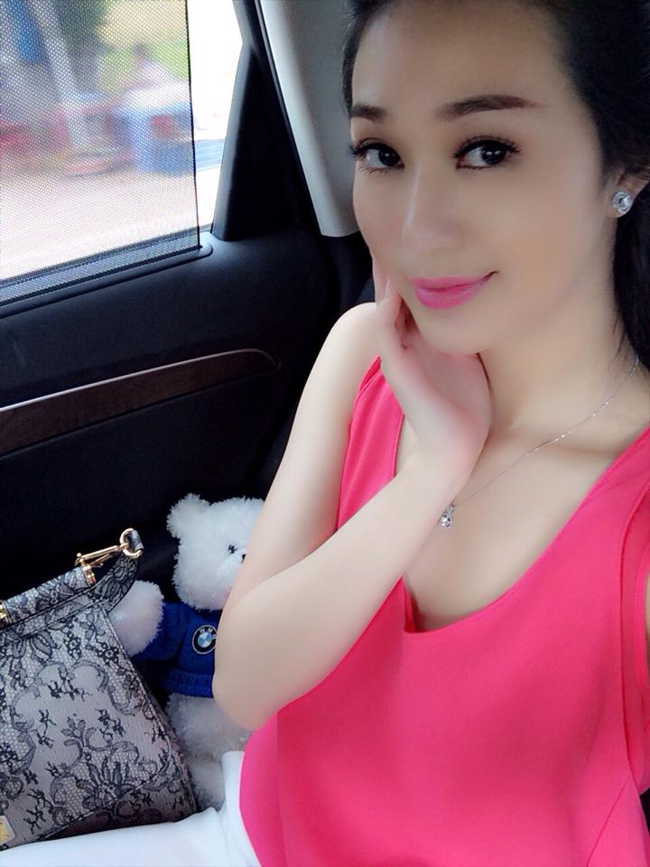 Sau khi đoạt giải vàng Ngôi sao Người mẫu 2011, Khánh My chính thức gia nhập làng giải trí và trở thành gương mặt đầy triển vọng của làng mẫu TP HCM.