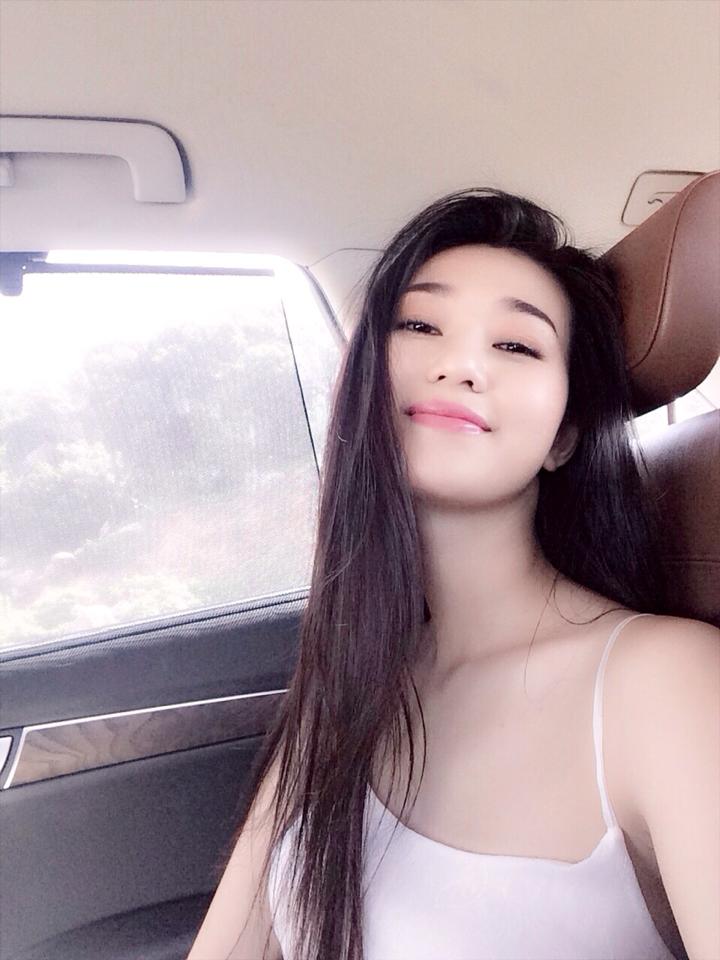 Ngôi sao người mẫu Khánh My tên thật là Nguyễn Thị Nhàn sinh năm 1991, cao 1m71, nặng 50 kg, số đo ba vòng là: 82-61-90.