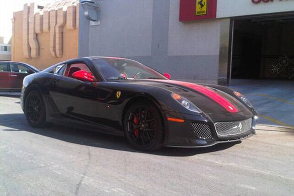 Ngoài các siêu xe thể thao, trong garage của Al-Essa còn có cả những mẫu xe siêu sang như Rolls-Royce Phantom, Maybach hay Lexus.