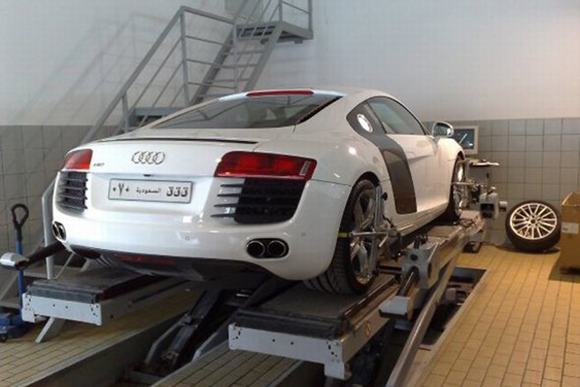 Audi R8.