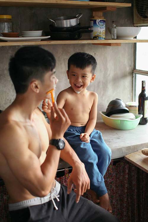 Những hình ảnh tuyệt đẹp của hai bố con khiến dân mạng "tan chảy"