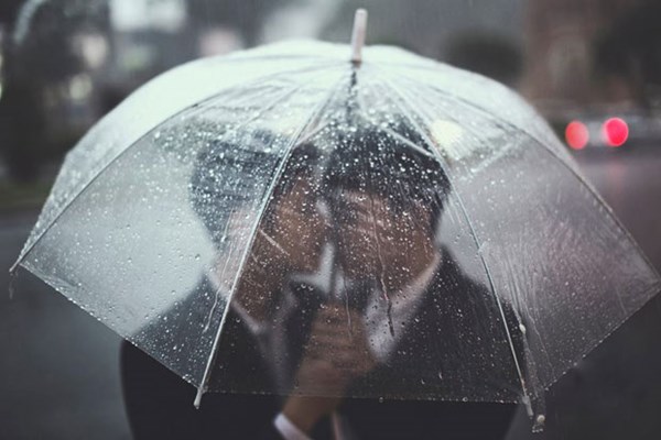 Yêu nhau đã 2 năm nhưng luôn ở trong xa cách, người Sài Gòn – người Cần Thơ nên cặp đôi quyết định thực hiện bộ ảnh kỷ niệm.
