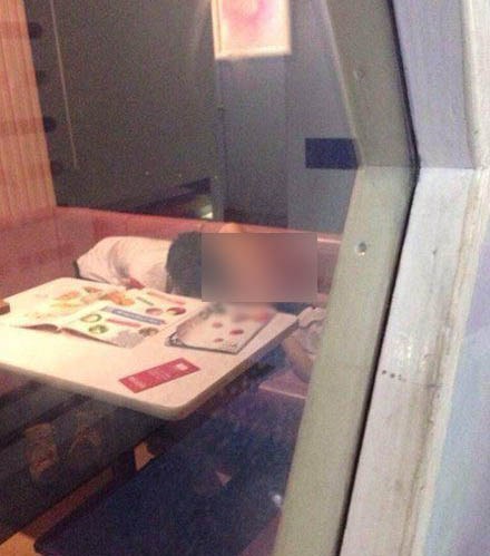 "Yêu" trong quán cafe dường như trở thành xu hướng được các bạn trẻ yêu thích.