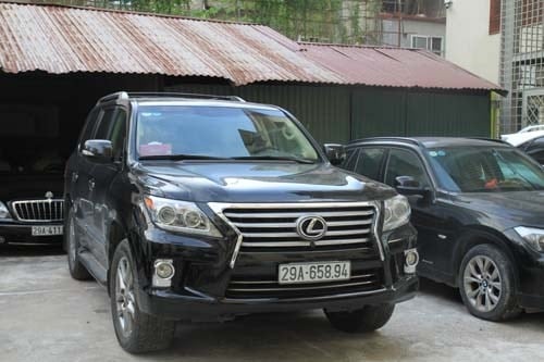 Xe BMW X1 cũng của Minh "Sâm".