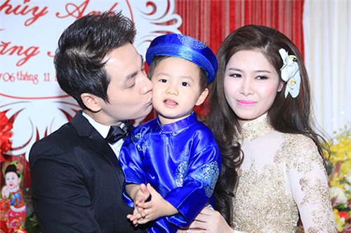 Trong ngày vui của bố mẹ.